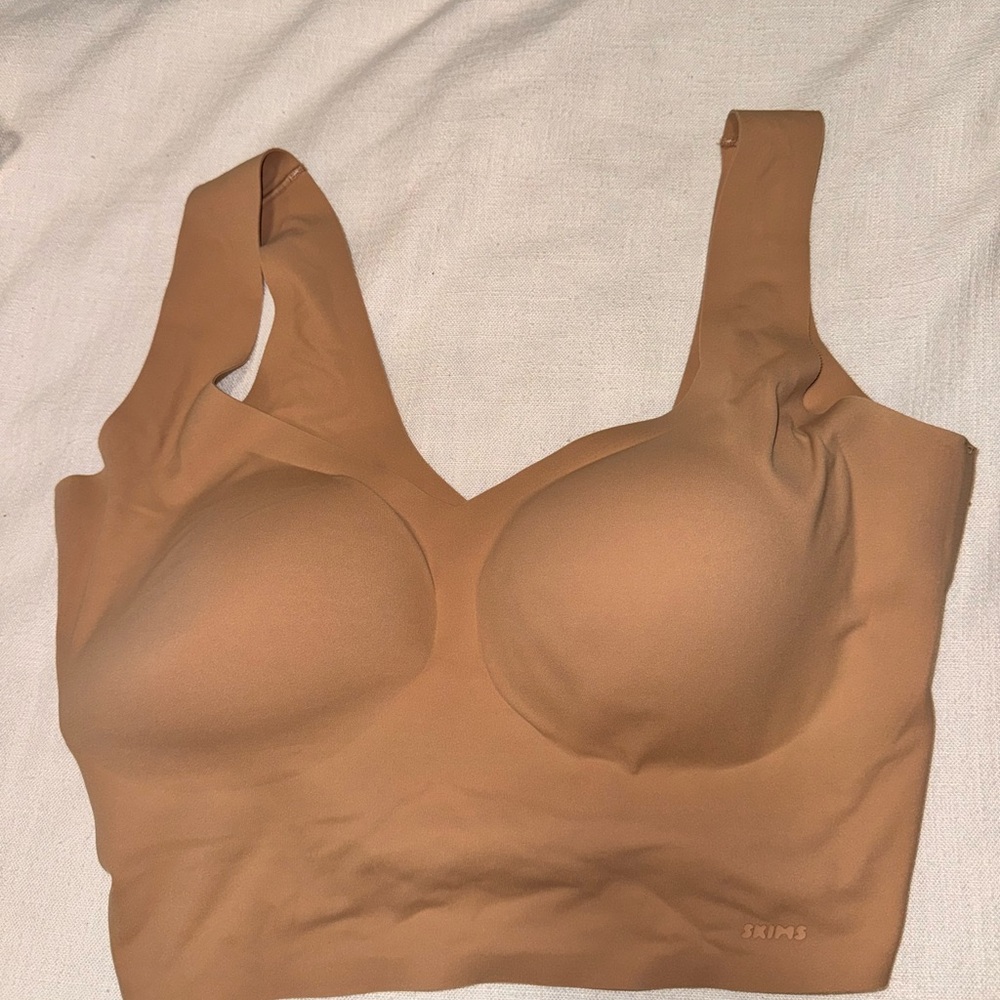 Skims Women's Tan Seamless Bra. M-DD